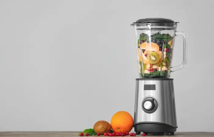 Blender-filled-with-fruits