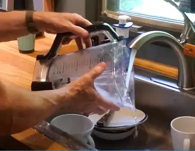 Rinsing-the-pitcher-with-clean-water