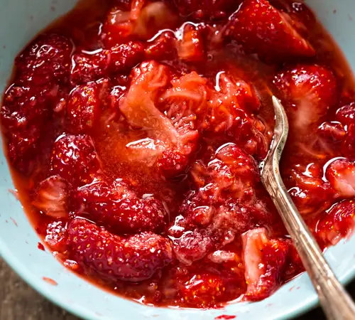 Mashing-strawberries-with-fork