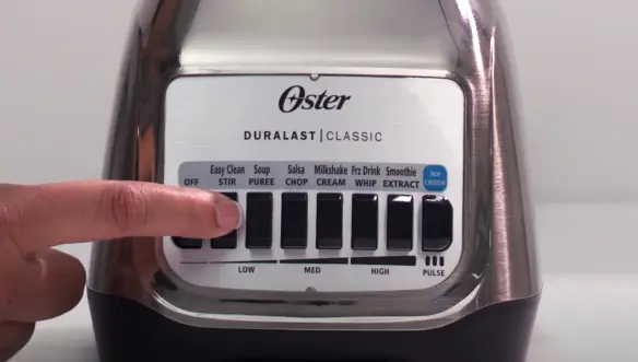 Easy-clean-button-in-oster-blender
