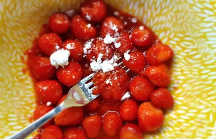 Mashing fruits using a fork