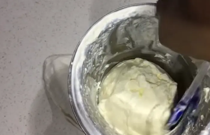 Removing-whipped-cream-with-spatula