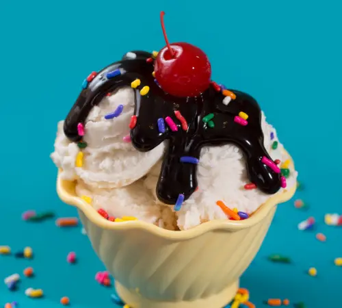 Ice-cream-with-different-toppings