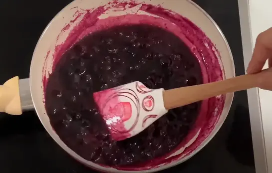 Cooking fruit compote