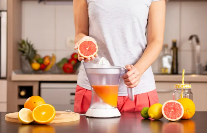 Juicing-fruits-containing-vitamic-C