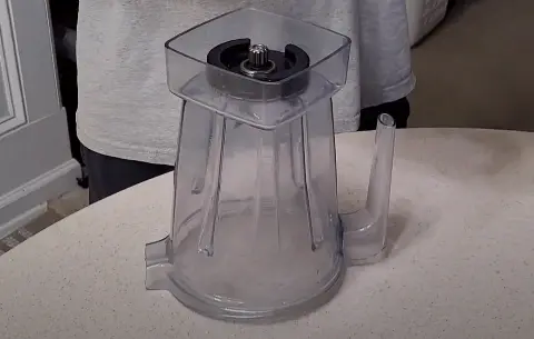 Vitamix-blender-container-placed-upside-down