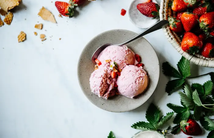 Freshly-made-strawberry-ice-cream