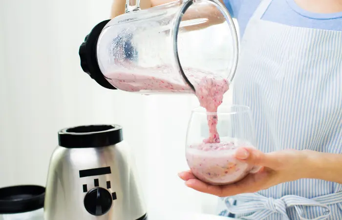 Using-blender-for-making-drink