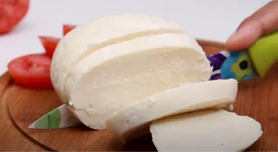 Slicing mozzarella cheese