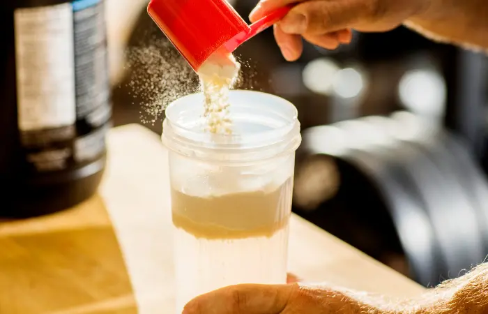 Adding protein powder on top of the liquid