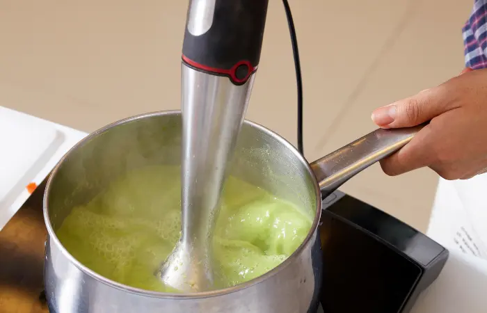 Blending hot liquids with an immersion blender