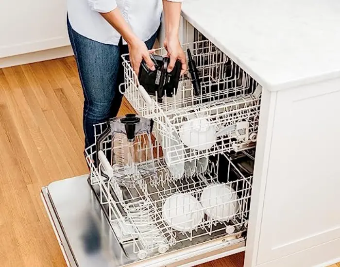 Cleaning in dishwasher